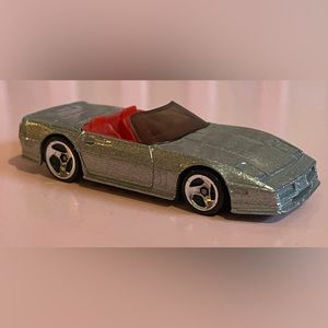 Vintage Hot Wheels 1988 Metallic Silver Corvette Convertible Red Interior